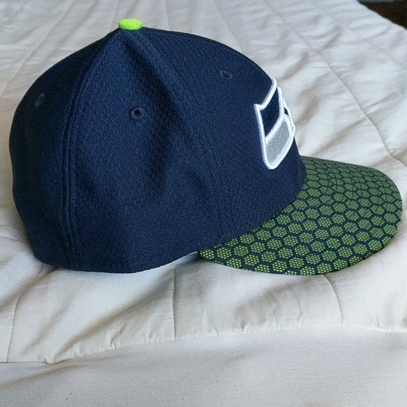 Official NFL Seahawks hat - Picture 4 of 5